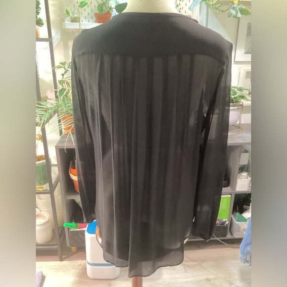 Babaton 100% silk top. Size M. - Picture 3 of 4